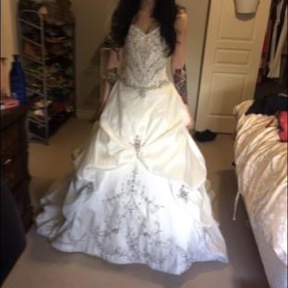 Maggie Sotterro wedding gown
